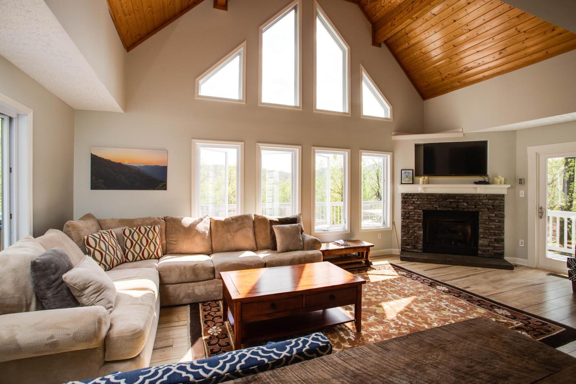 Love Ridge Mountain Lodging Lyndhurst 外观 照片