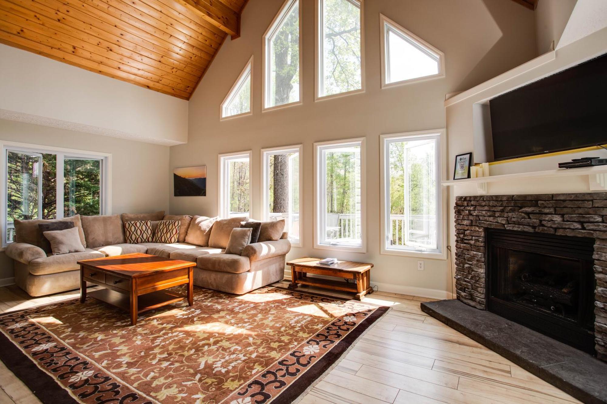 Love Ridge Mountain Lodging Lyndhurst 外观 照片