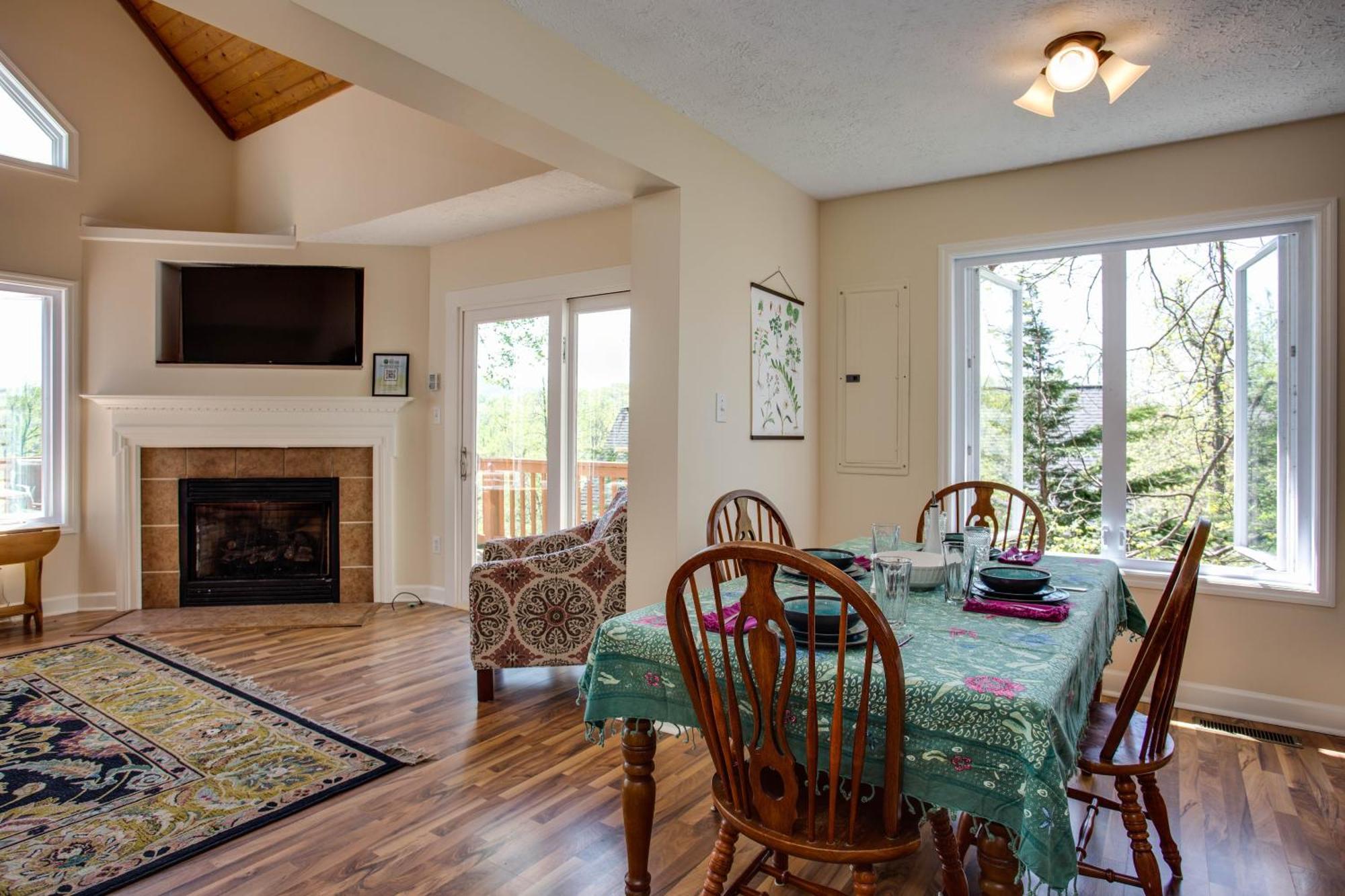 Love Ridge Mountain Lodging Lyndhurst 外观 照片