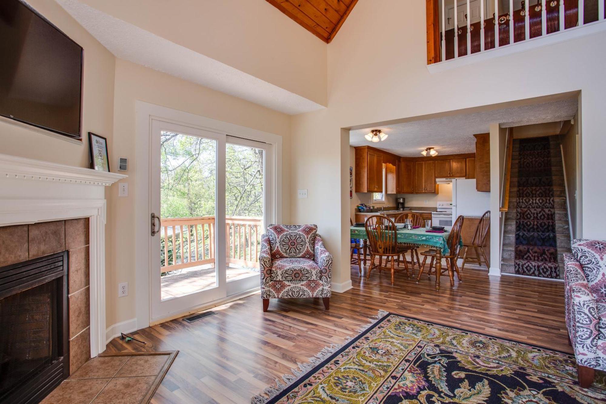 Love Ridge Mountain Lodging Lyndhurst 外观 照片