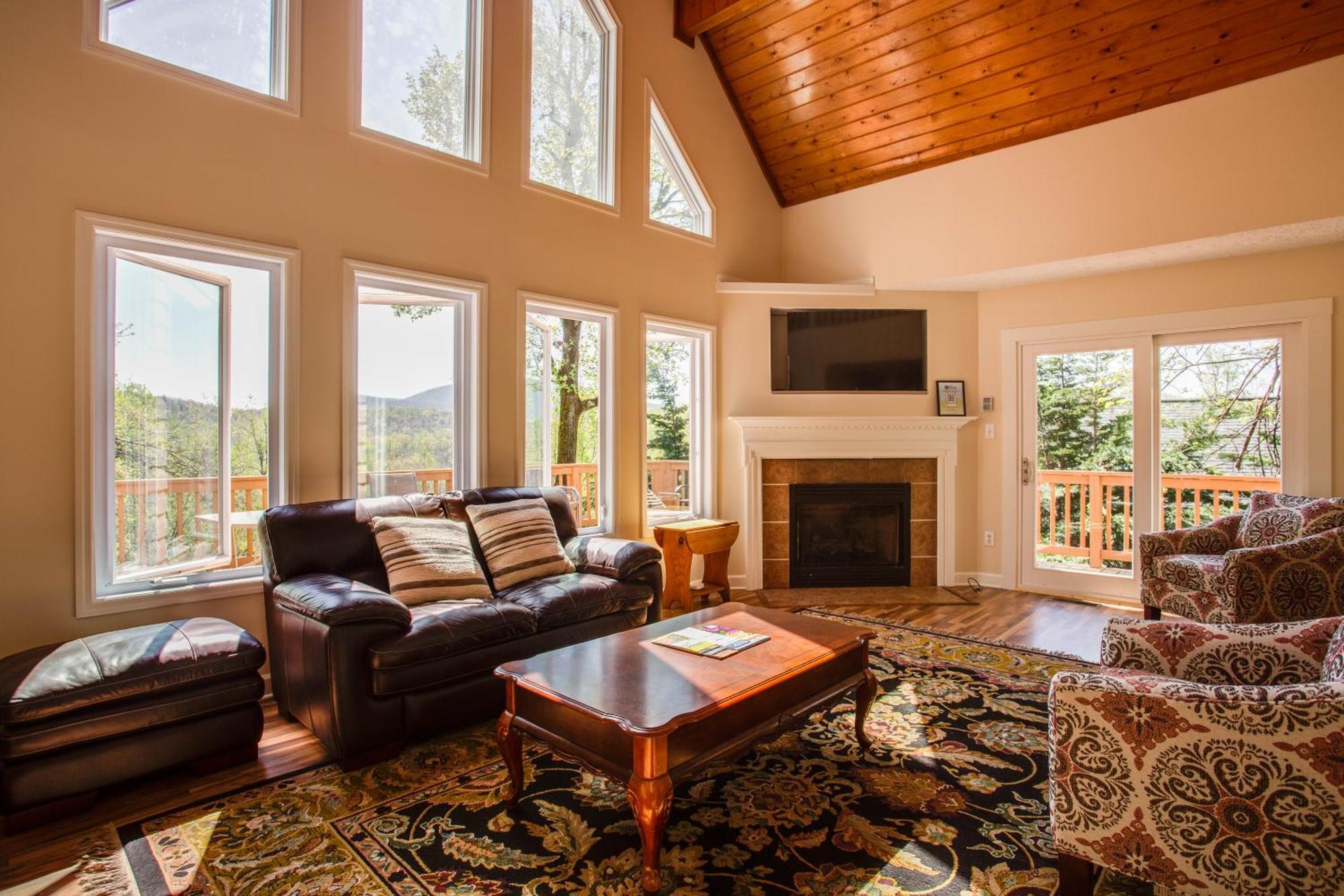Love Ridge Mountain Lodging Lyndhurst 外观 照片